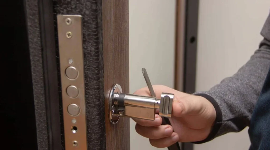 Installing door locks in Melbourne